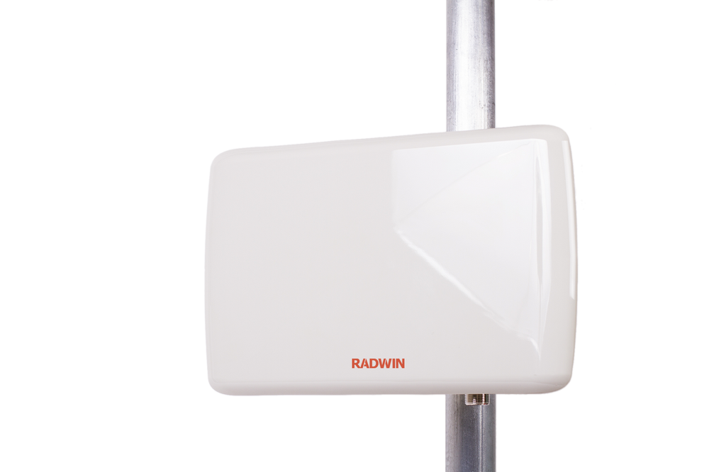 RADWIN JET-AIR with 20 dBi Integrated Antenna, supporting 5GHz 256QAM up to 500Mbps net aggregate throughput, factory default 5.4GHz Universal